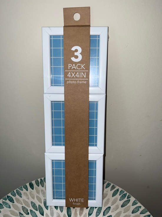 harbortown industries Other - Harbortown Industries 3 Pack 4x4 White Photo Frames Set New